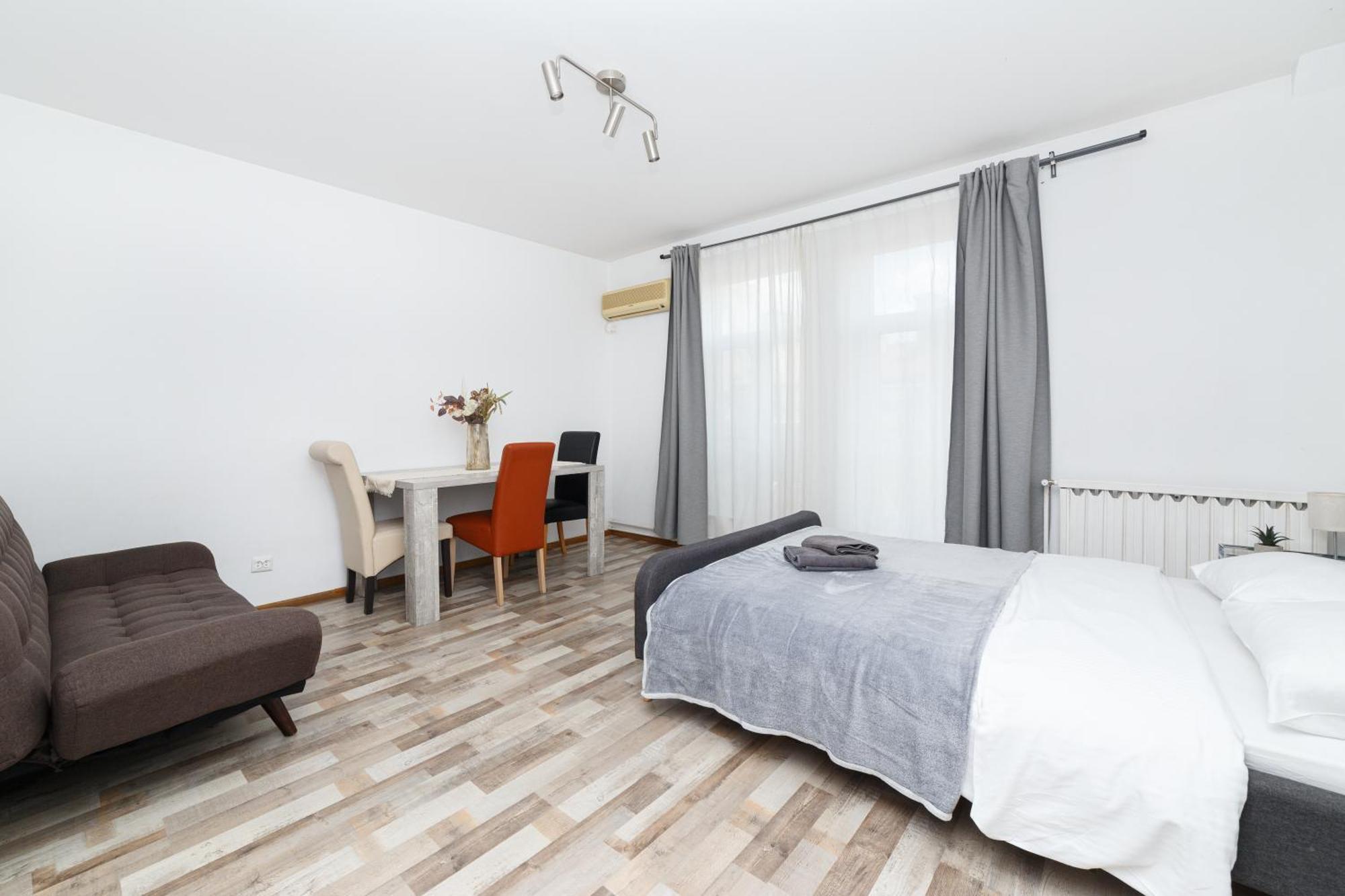Color Apartments Blanari Street Bukarest Exterior foto